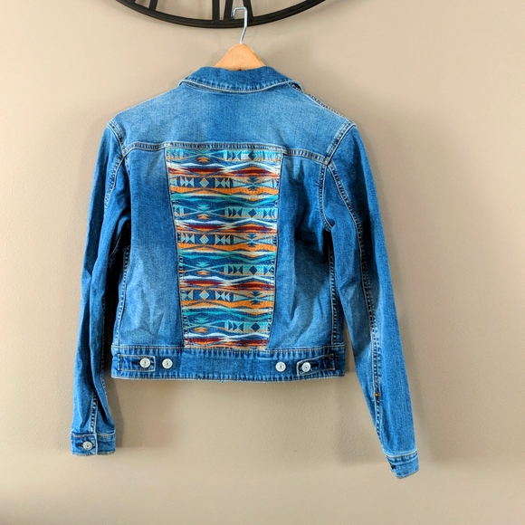 LuLaRoe Jackets & Blazers - LuLaRoe Harvey Jean jacket cool Aztec print on back